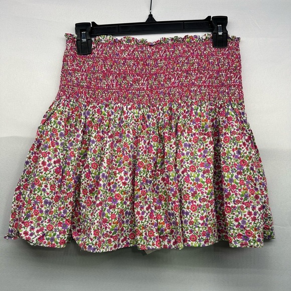 Dresses & Skirts - DO+BE Floral Smocked Women's Skirt/ short size M pre owned Exellent condition.